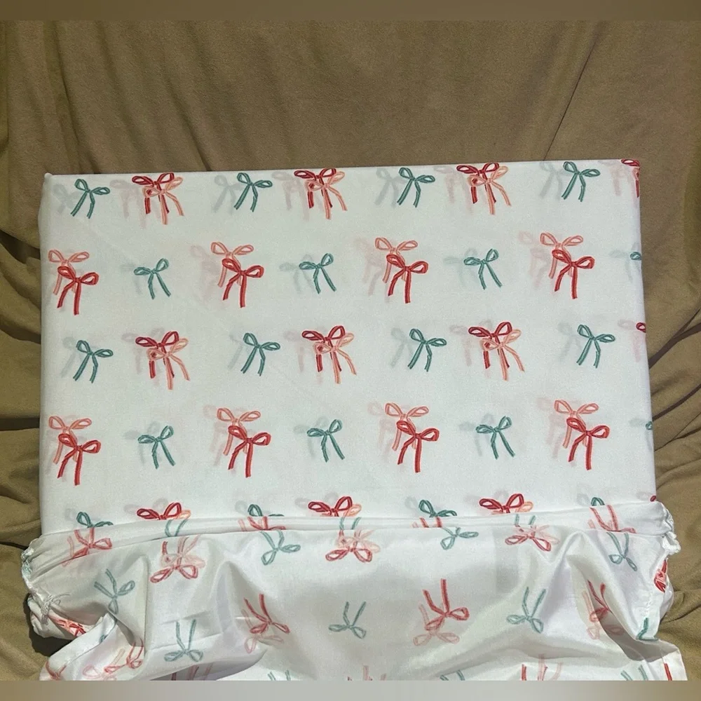 CUPCAKES AND CASHMERE Red And Green Striped Bows 4 Piece Queen Sheet Set